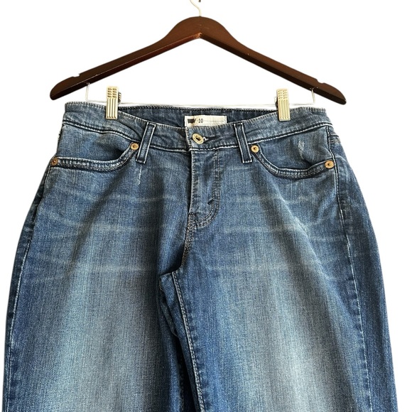 LEVI’S WOMAN CAPRI JEANS DENIM BLUE SZ 10 - Picture 2 of 16